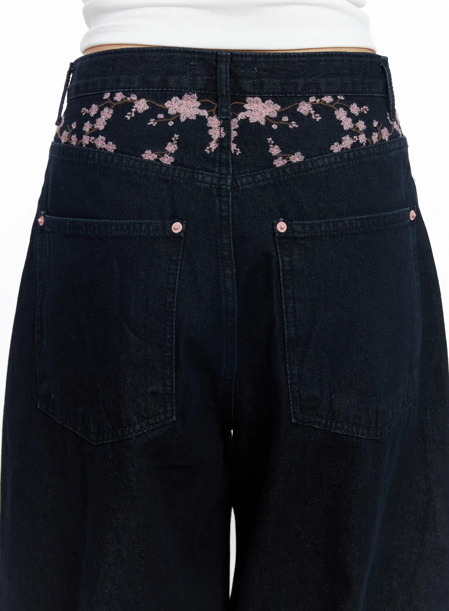 Jeans Larghi Ricamati Fiori di Ciliegio
