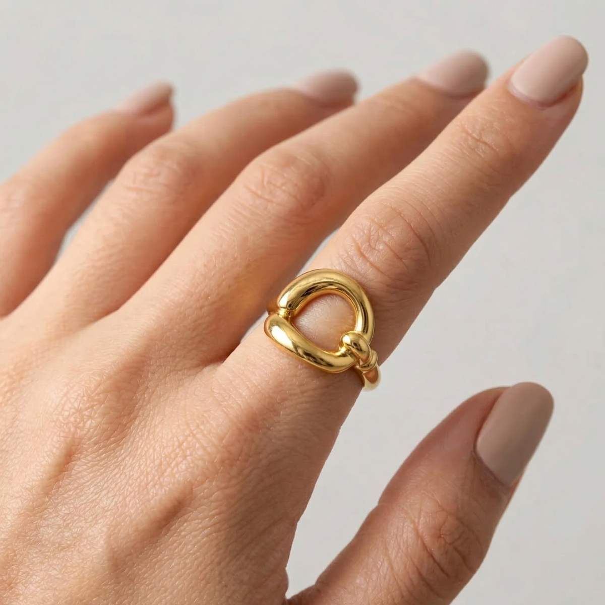 Anello a Nodo Astratto Scultoreo in Acciaio Inossidabile Oro