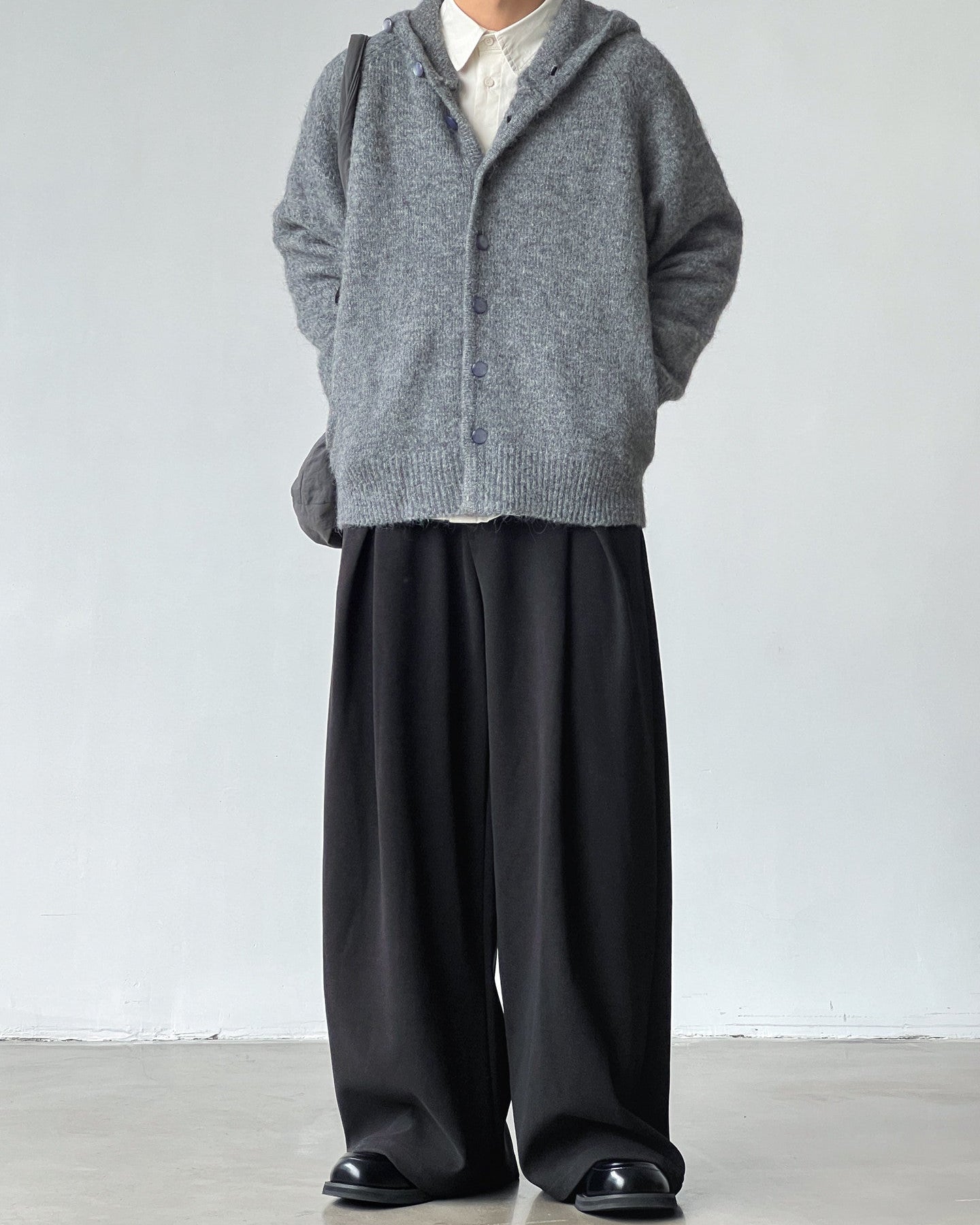 Pantaloni con pinces a gamba larga in misto lana
