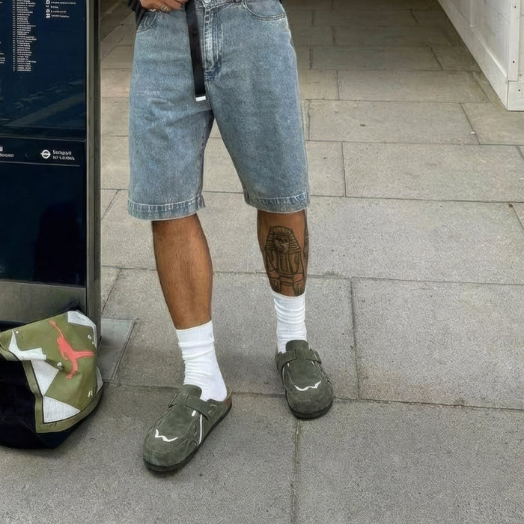Zoccoli in Suede 'Wavey' — Verde Militare — Vista posteriore