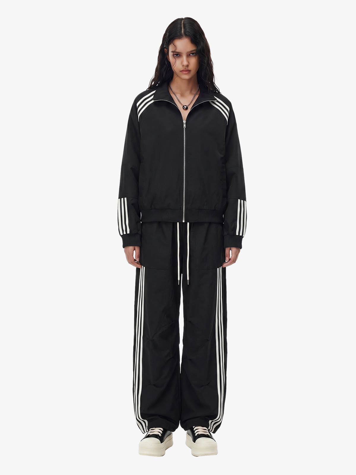 Completo Sportivo a Righe con Zip — Vista 4