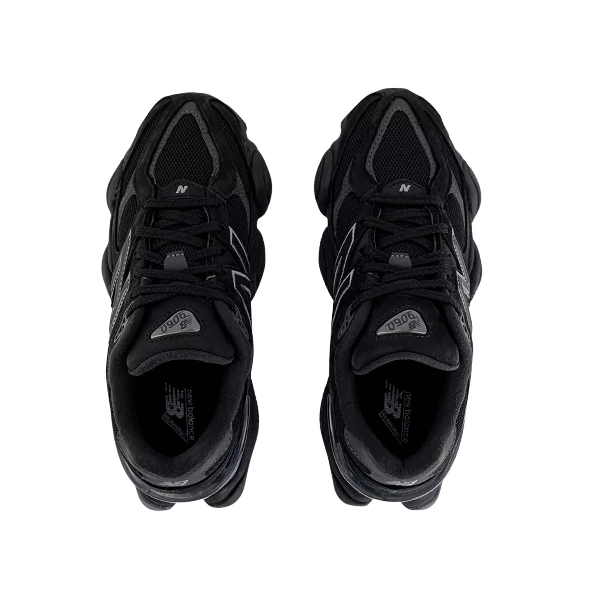 Paio di New Balance 9060 total black viste dall'alto, tomaia in mesh