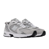 New Balance 530 grigie e bianche, paio in vista tre quarti frontale