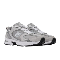 New Balance 530 grigie e bianche, paio in vista tre quarti frontale