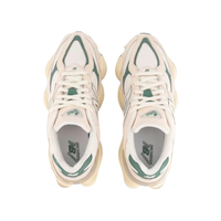 New Balance 9060 panna, vista dall'alto con inserti verdi e mesh