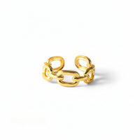 Anello regolabile in acciaio inossidabile color oro con design a catena a maglie grandi su sfondo bianco