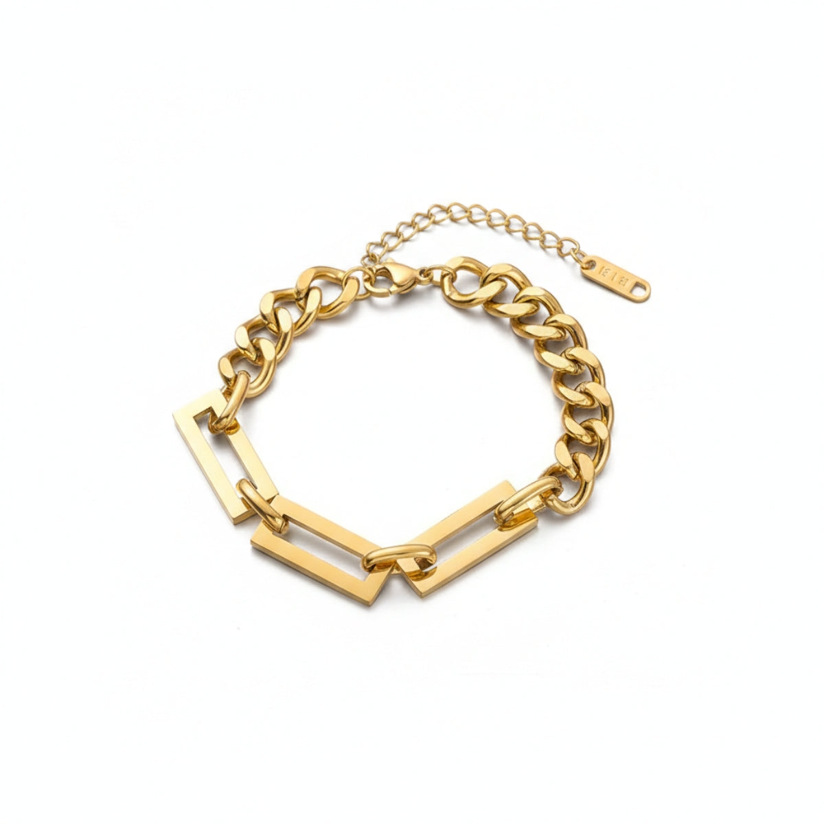 Bracciale "statement" in acciaio oro con grandi maglie rettangolari geometriche.