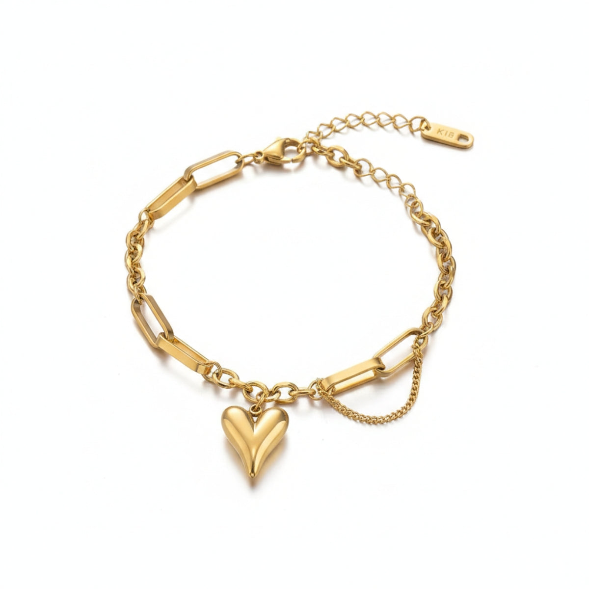 Bracciale in acciaio oro con ciondolo a cuore bombato e maglie rettangolari alternate.