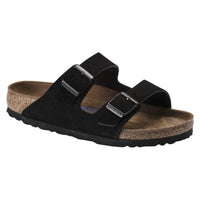 Sandalo Birkenstock Arizona in camoscio nero con fibbie argentate, vista tre quarti