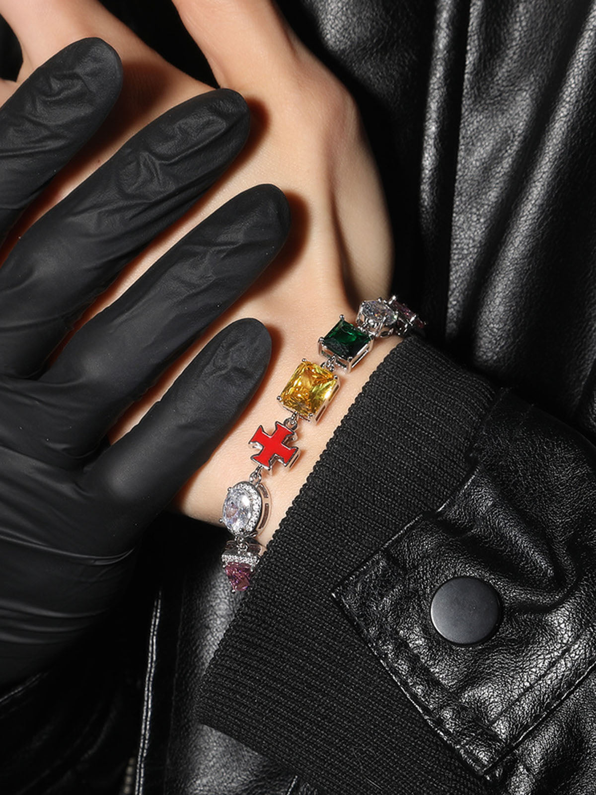 Collana con Croce e Zirconi 'Evil Eye' — Vista 3