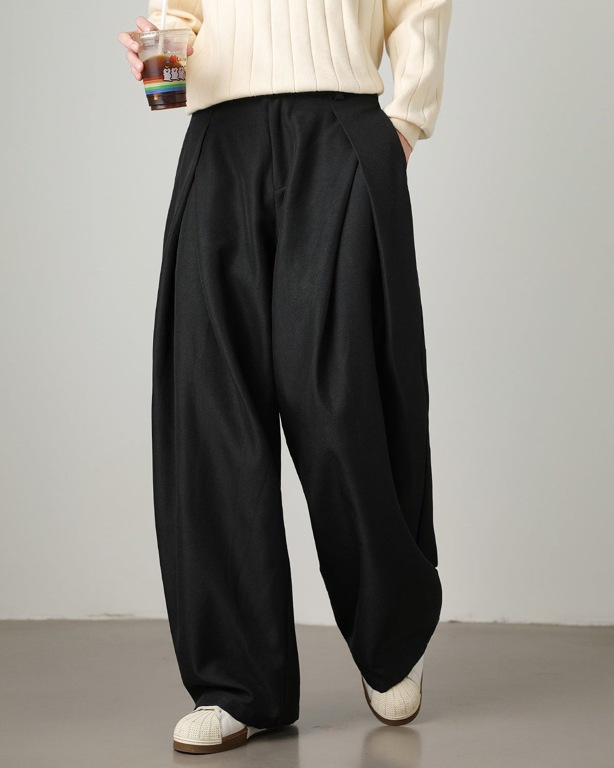 Pantaloni con pinces a gamba larga