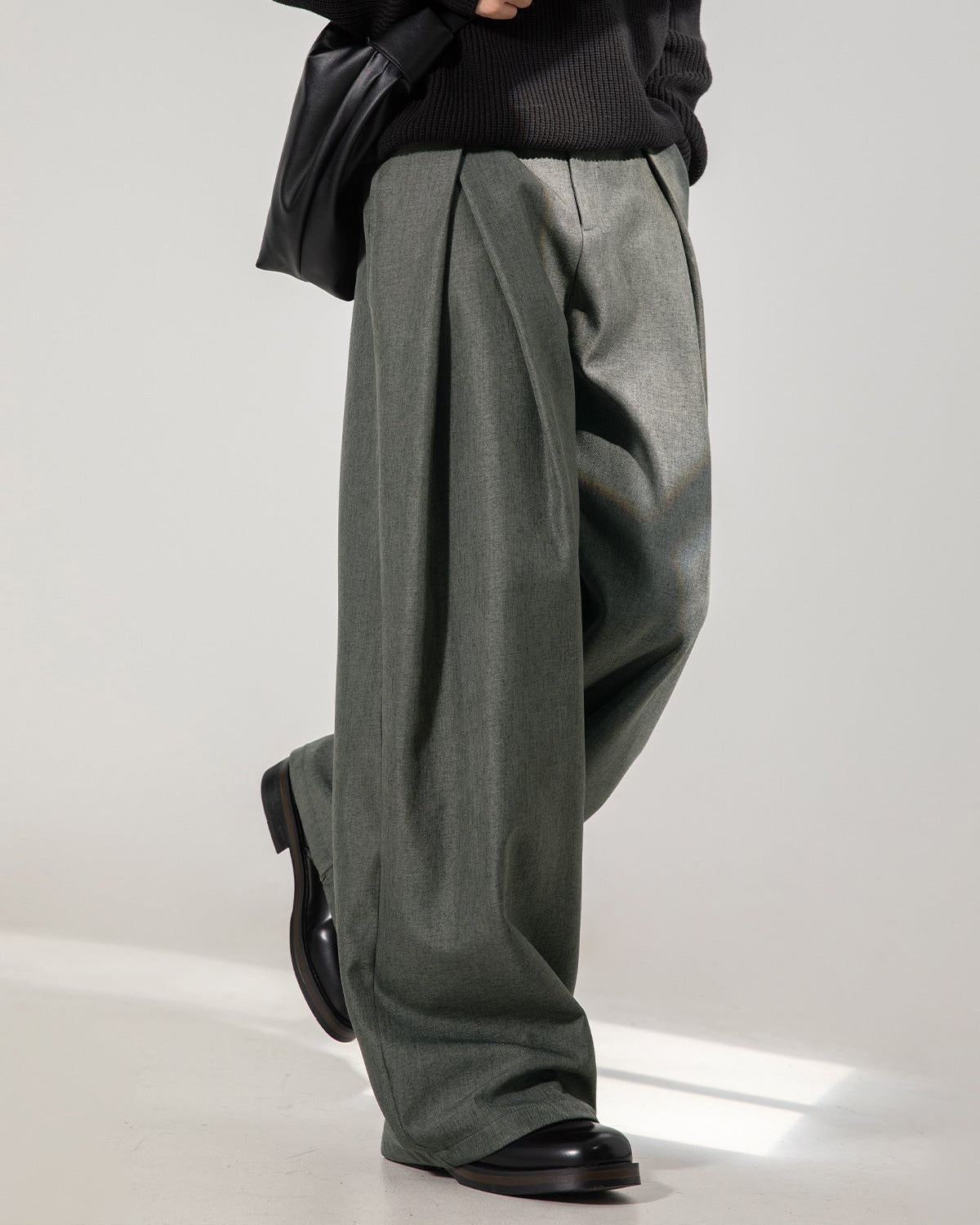 Pantaloni con pinces a gamba larga