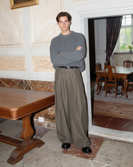 Pantaloni con pinces a gamba larga