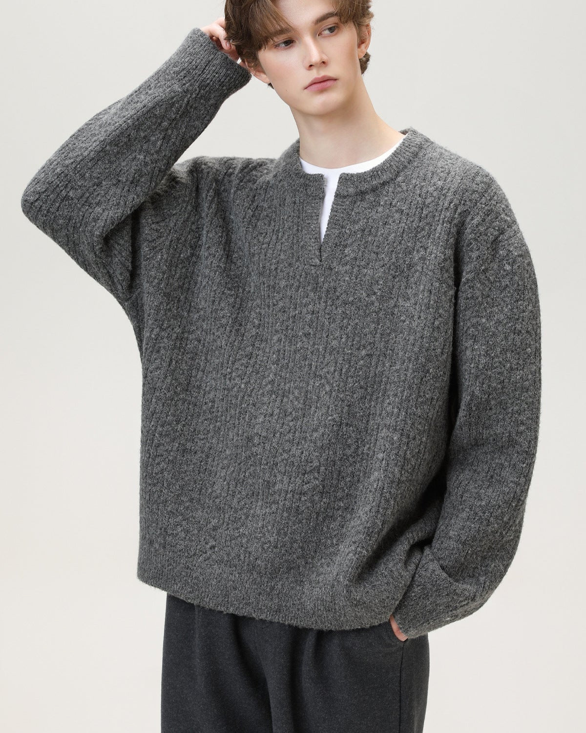 Maglione Knit con Scollo a Spacco