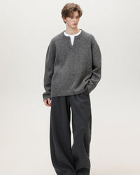 Maglione Knit con Scollo a Spacco