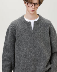 Maglione Knit con Scollo a Spacco