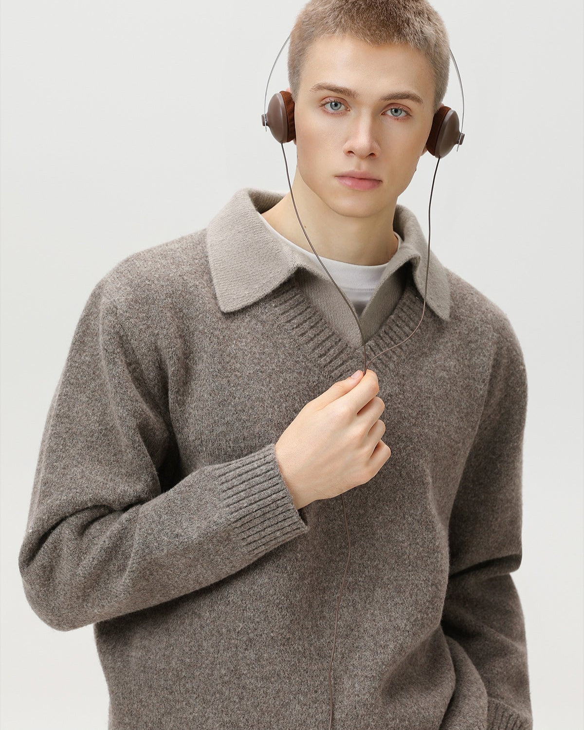 Maglione Knit Scollo a V con Colletto Misto Lana