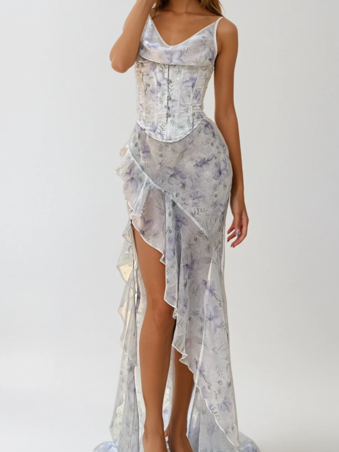 Vestito maxi asimmetrico con rouches e stampa floreale lilla su base chiara, vista frontale